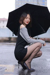 Xiaoliu in the Rain: Atmospheric IESS Photography Showcasing Elegant Black Silk Hosiery in a Moody Urban Setting - image 38