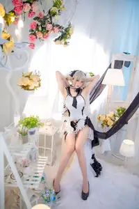 Coser Dong Ma Lu Sha Transforms into Azur Lane's Formidable: A Stunning Bridal Cosplay (16P) - image 1