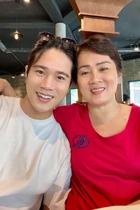 Celebrity Highlights: Nhật Kim Anh and Hari Won Showcase Close Friendship in Latest Photos - image 2