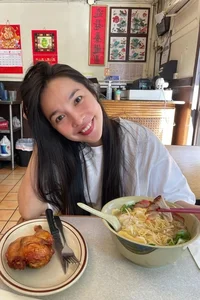 Celebrity Highlights: Nhật Kim Anh and Hari Won Showcase Close Friendship in Latest Photos - image 4