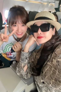 Celebrity Highlights: Nhật Kim Anh and Hari Won Showcase Close Friendship in Latest Photos - image 8