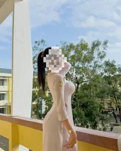 Modern Perspectives on Tradition: The Debate Over Contemporary Ao Dai Styling in Schools - image 1