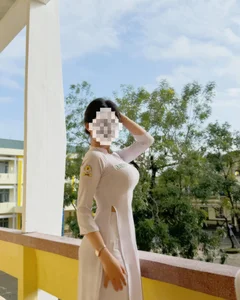 Modern Perspectives on Tradition: The Debate Over Contemporary Ao Dai Styling in Schools - image 2