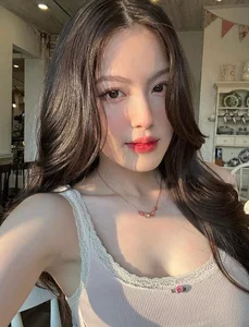 Netizens React to Stunning Pre-Puberty Photos of HIEUTHUHAI’s Girlfriend - image 4
