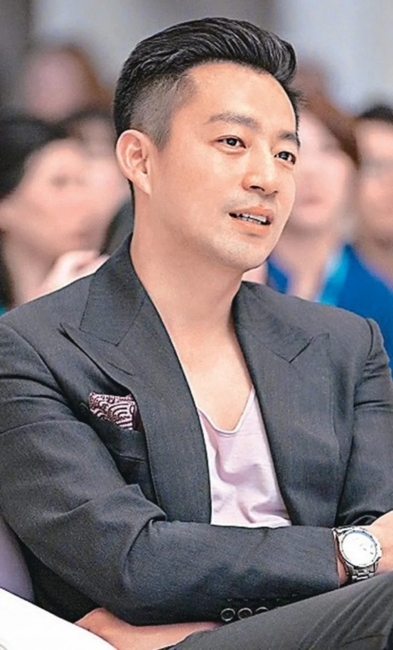 Celebrity Drama: Wang Xiaofei’s New Relationship Sparks Intense Online Debate Over Beauty Standards