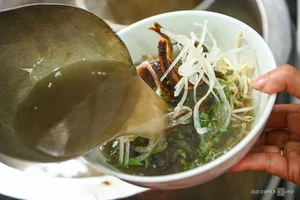 Michelin Recommended Eel Glass Noodles: A 40-Year Hanoi Old Quarter Gem - image 10