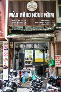 Michelin Recommended Eel Glass Noodles: A 40-Year Hanoi Old Quarter Gem - image 2