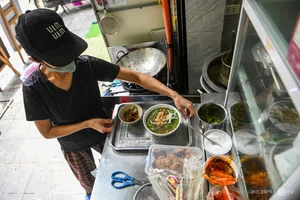 Michelin Recommended Eel Glass Noodles: A 40-Year Hanoi Old Quarter Gem - image 8