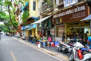 Michelin Recommended Eel Glass Noodles: A 40-Year Hanoi Old Quarter Gem - image 7