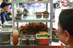 Michelin Recommended Eel Glass Noodles: A 40-Year Hanoi Old Quarter Gem - image 0