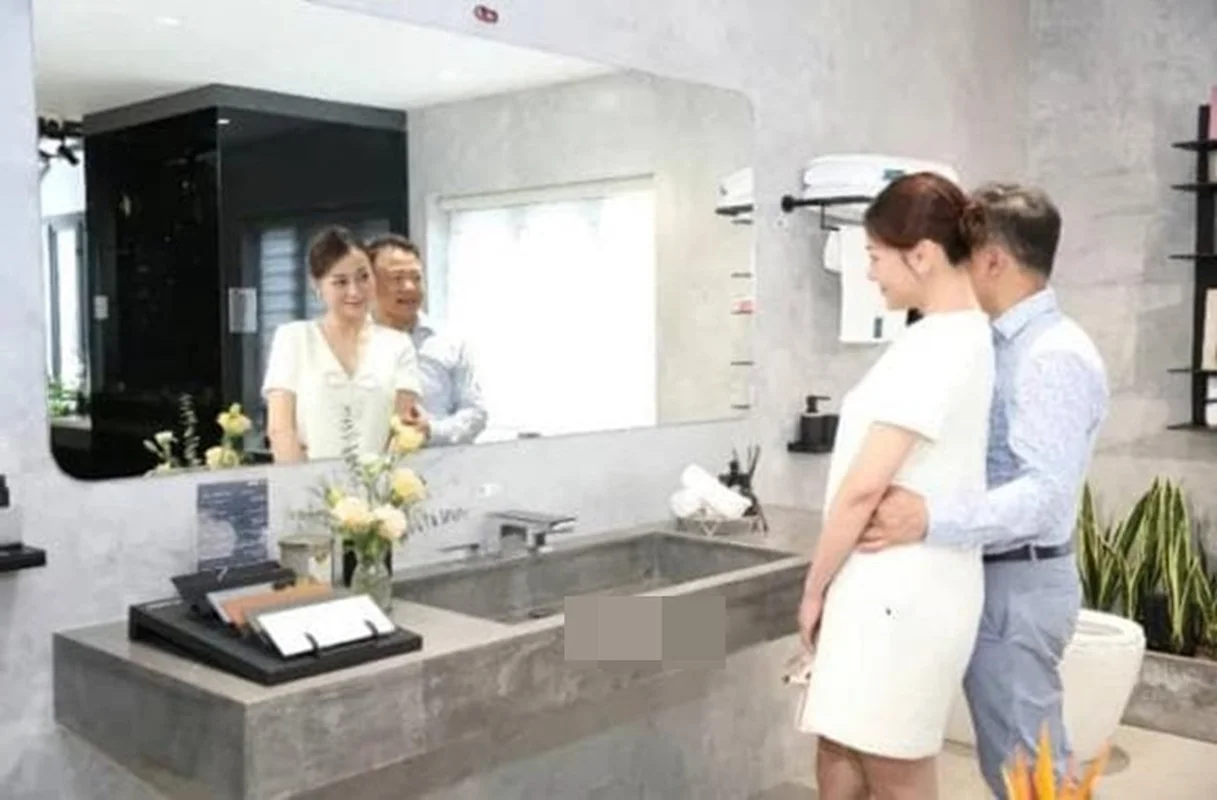 Actress Phương Oanh Radiates Joy and Style During Her Maternity Travel Adventure