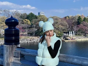 Actress Phương Oanh Radiates Joy and Style During Her Maternity Travel Adventure - image 2