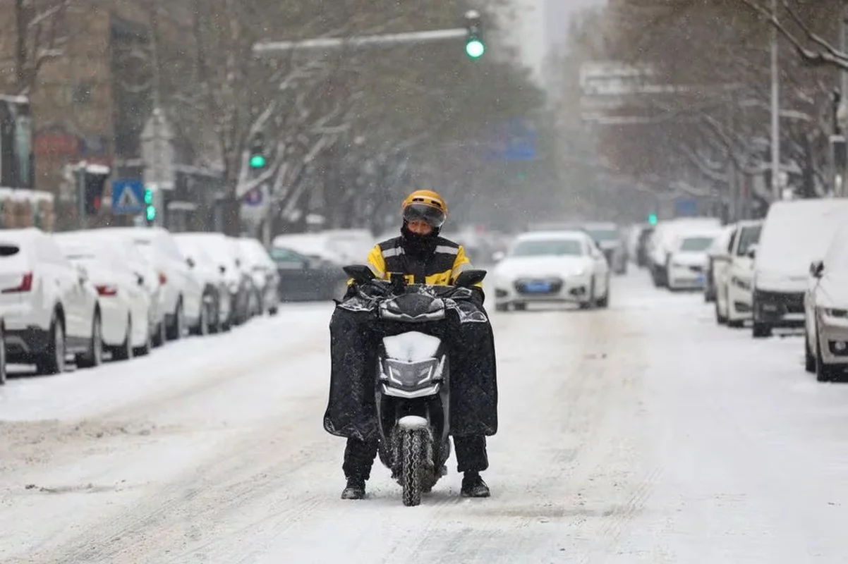Resilience Amidst the Chill: Chinese Citizens Battle Record-Breaking Cold Wave