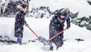 Resilience Amidst the Chill: Chinese Citizens Battle Record-Breaking Cold Wave - image 2
