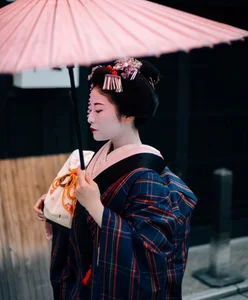 Experiencing Autumn in Japan: A Breathtaking Guide to the Season of Red and Gold Leaves - image 7