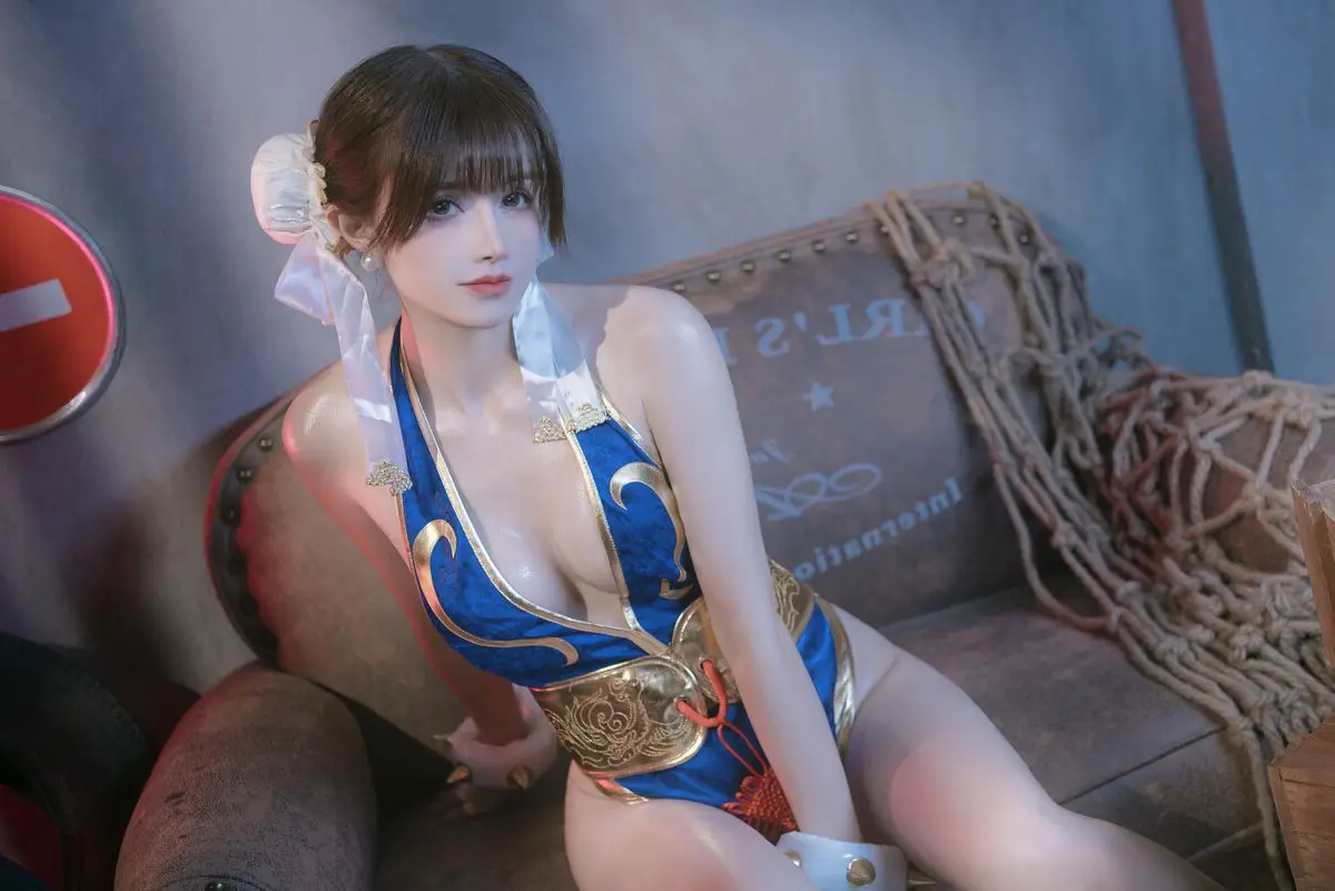 Coser Lu Ba Sui: Chun-Li's Alluring Combat Training Guide