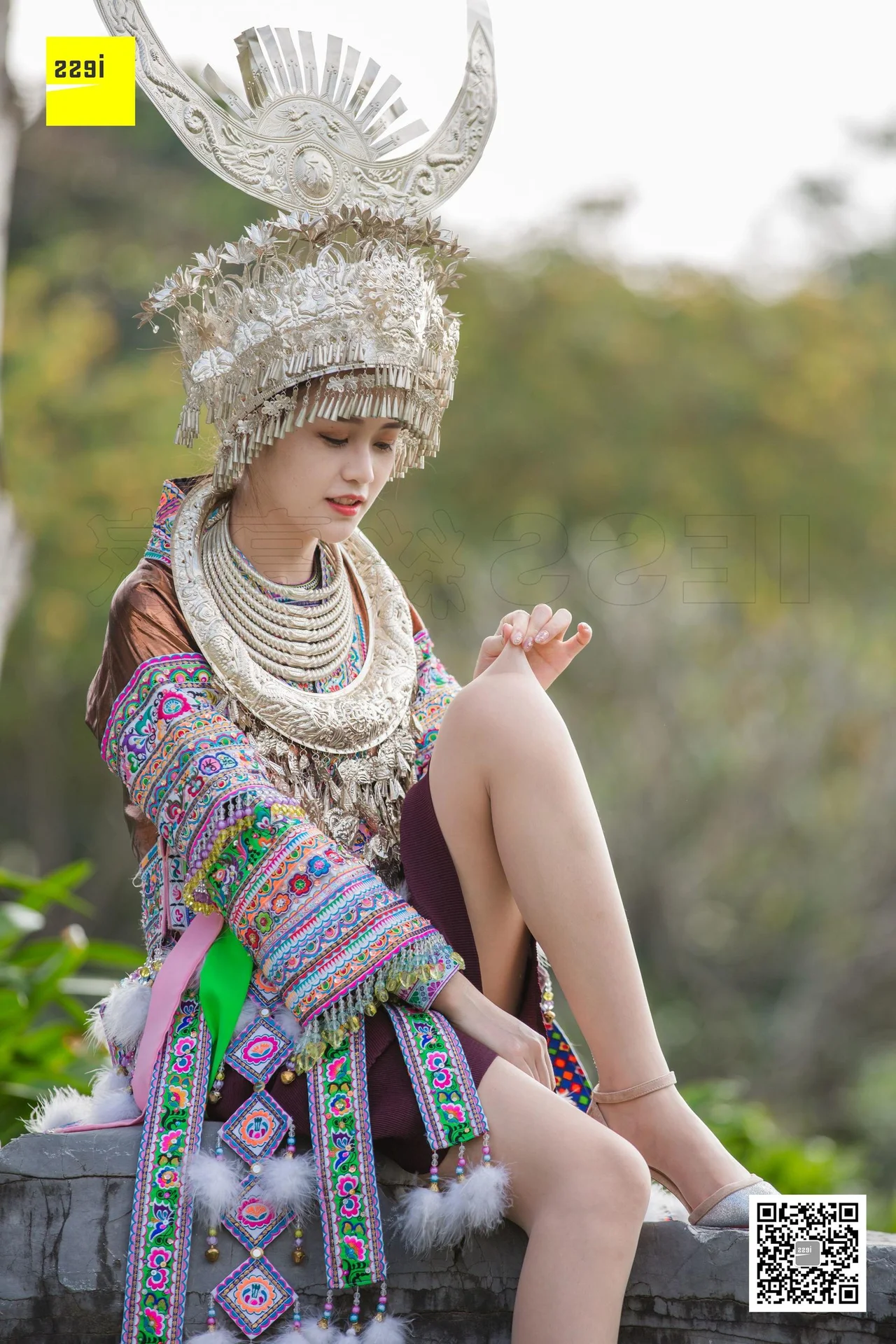 IESS Jiu Mei Miao Ethnic Style Stockings Photography Collection