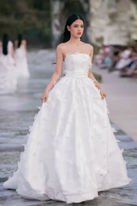Miss Vietnam Tieu Vy Shines as Vedette in Ha Thanh Viet Princess Gown - image 6
