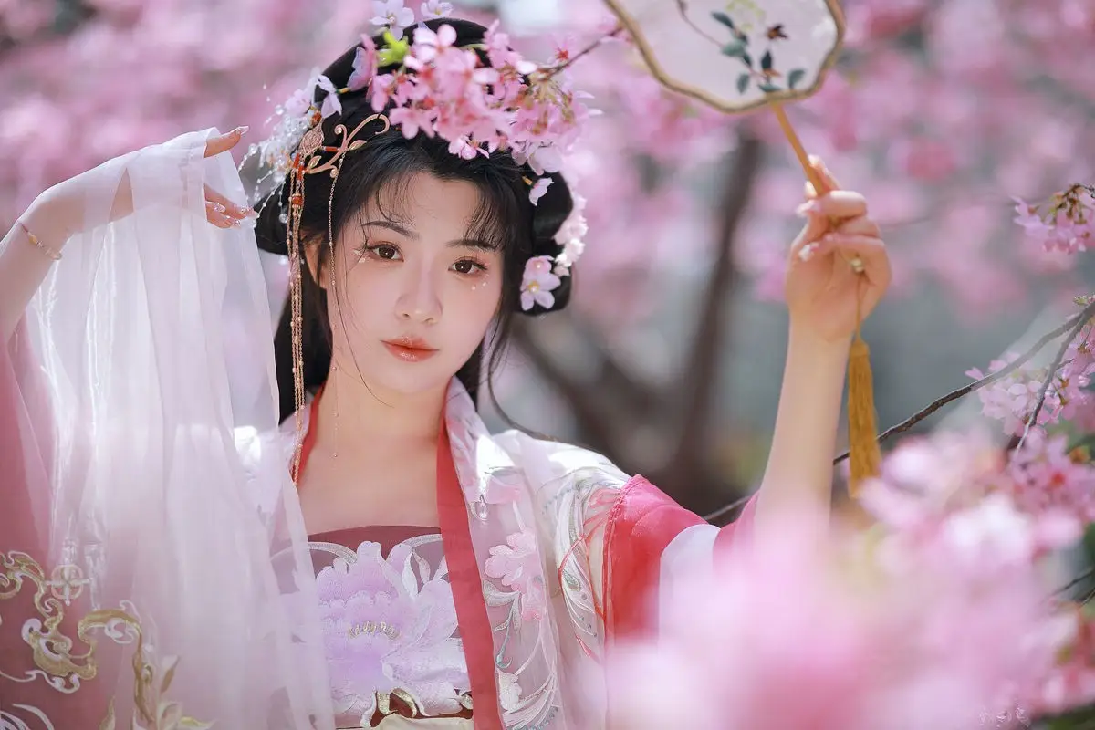 YiTuYu Vol.8715 A Ming: Enchanting Fairy Amidst Blooming Sakura - A Vision of Art Language
