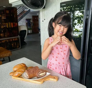 Actress Le Phuong's Culinary Journey: Mastering Online Recipes and Her Mother's Funny Dilemma - image 11