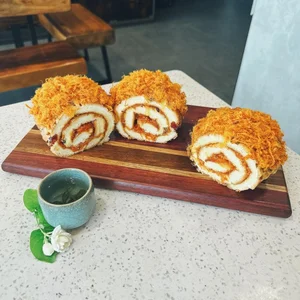 Actress Le Phuong's Culinary Journey: Mastering Online Recipes and Her Mother's Funny Dilemma - image 5
