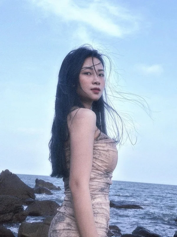 Vợ cầu thủ Phan Văn Đức khoe vóc dáng nuột nà sau hai lần sinh nở