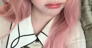Hearts2Hearts Carmen Shocks Fans with Stunning Pink Hair Transformation for RUDE! Comeback - Latest 5th Gen K-pop Visuals - image 1