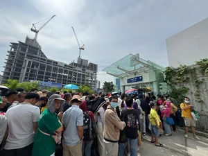Thousands Flock to Experience New Metro Lines on Opening Day - image 1