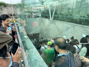 Thousands Flock to Experience New Metro Lines on Opening Day - image 6