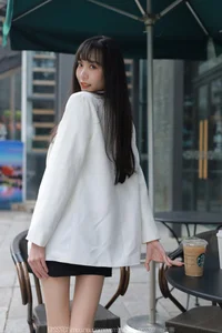 Urban Street Style: IESS Tuantuan Street Snap Office Lady Fashion - image 0