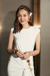 Supermodel Thanh Hang Debuts Fresh New Look and Embraces Married Life - image 5