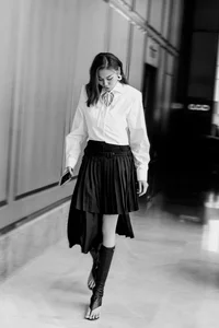 Supermodel Thanh Hang Debuts Fresh New Look and Embraces Married Life - image 4