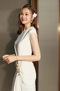Supermodel Thanh Hang Debuts Fresh New Look and Embraces Married Life - image 1