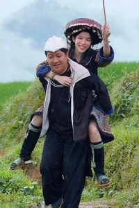 Ha Kieu Anh and Thuy Tien Join Forces for Heartwarming Charity Event - image 9