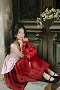 Poetic Muse in Vintage Heritage Style - image 3