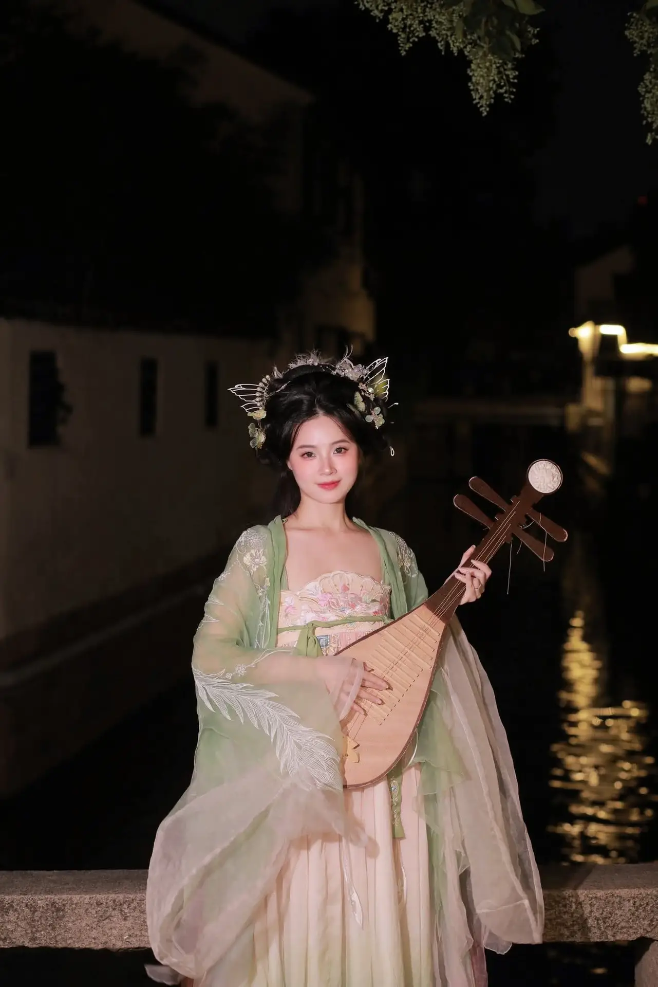 VGU No.175: Ethereal Asian Beauty In Traditional Attire Amidst A Dazzling Nightscape Of Lights