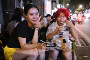 The Famous Tofu Pudding Stall Where Locals Queue for Hours - image 4