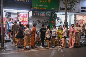 The Famous Tofu Pudding Stall Where Locals Queue for Hours - image 7