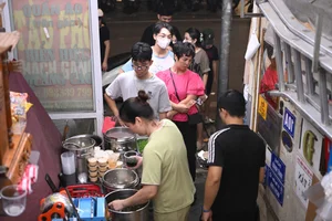 The Famous Tofu Pudding Stall Where Locals Queue for Hours - image 8