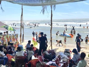 Vietnam’s Top Tourist Destinations Experience Record Crowds During Lunar New Year 2024 - image 0