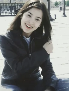 Song Hye Kyo: The Ageless Beauty and Style Icon of the Hallyu Generation - image 7