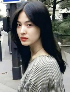Song Hye Kyo: The Ageless Beauty and Style Icon of the Hallyu Generation - image 5