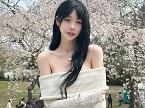 The Rise of a Social Media Icon: From Schoolgirl to Million-Follower Star - image 5