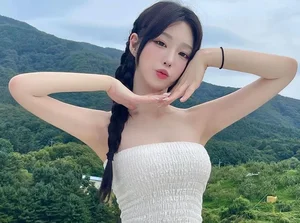 The Rise of a Social Media Icon: From Schoolgirl to Million-Follower Star - image 8