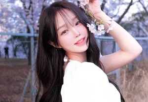 The Rise of a Social Media Icon: From Schoolgirl to Million-Follower Star - image 4