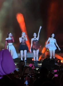 Blackpink Rocks Hanoi: 30,000 Fans Cheer at Spectacular Second Concert Night - image 2