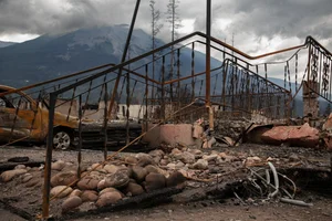 Devastating Wildfires Impact Popular Tourist Towns: A Visual Report - image 11