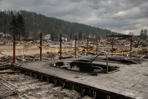 Devastating Wildfires Impact Popular Tourist Towns: A Visual Report - image 12