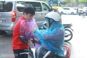 Hanoi Students Confidently Tackle Final Exams with Strong Parental Support - image 5
