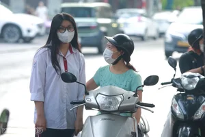 Hanoi Students Confidently Tackle Final Exams with Strong Parental Support - image 7